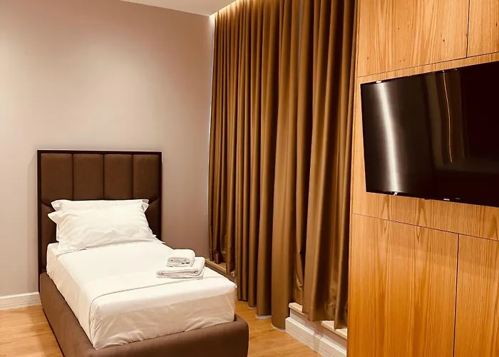 Azul Gasthuis Tirana